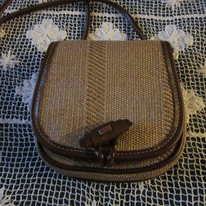 LIZ CLAIBORNE MINI SHOULDER/ CROSSBODY TAN/BRO BAG